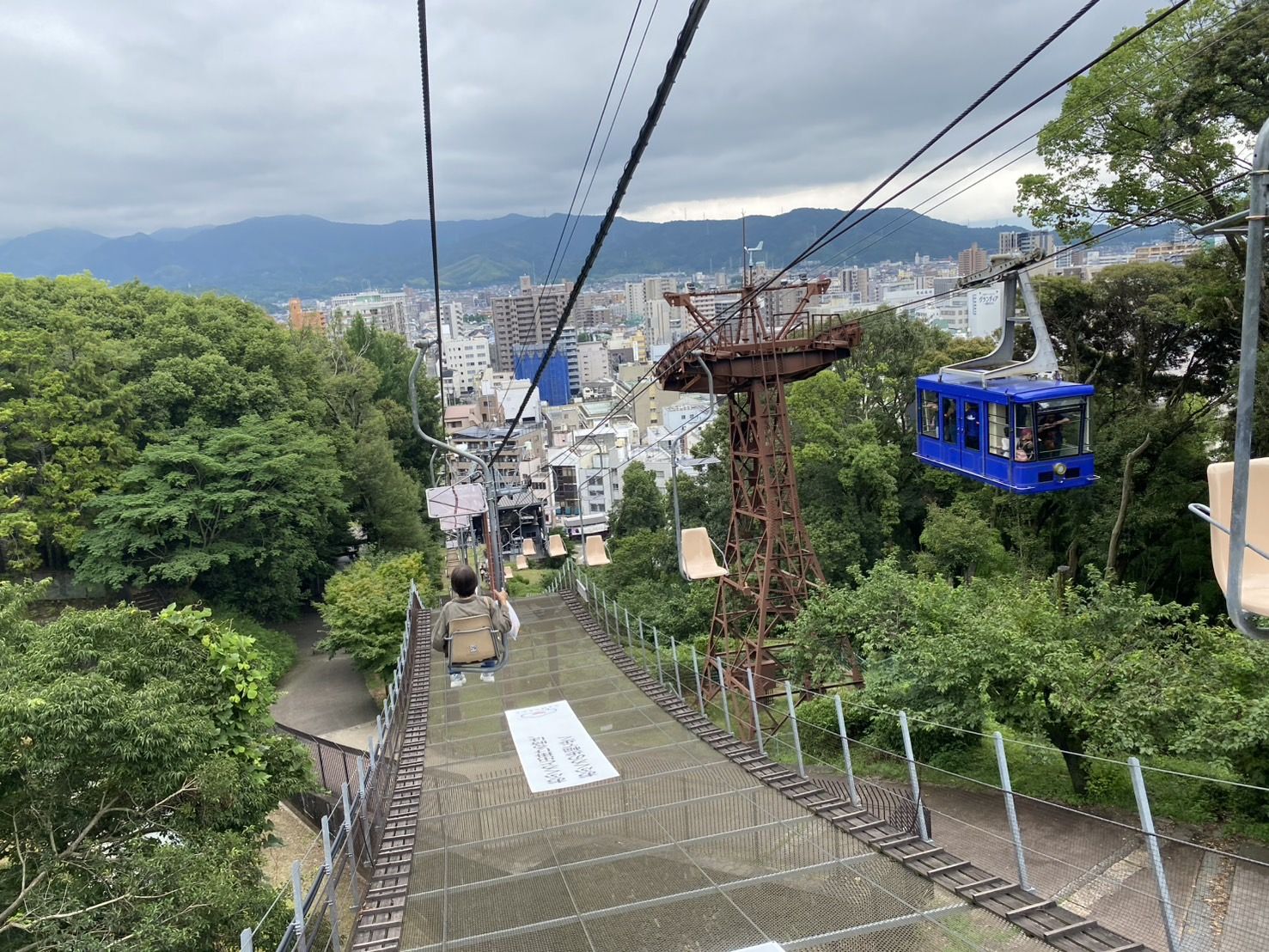 リフトから眺める松山市街の景色