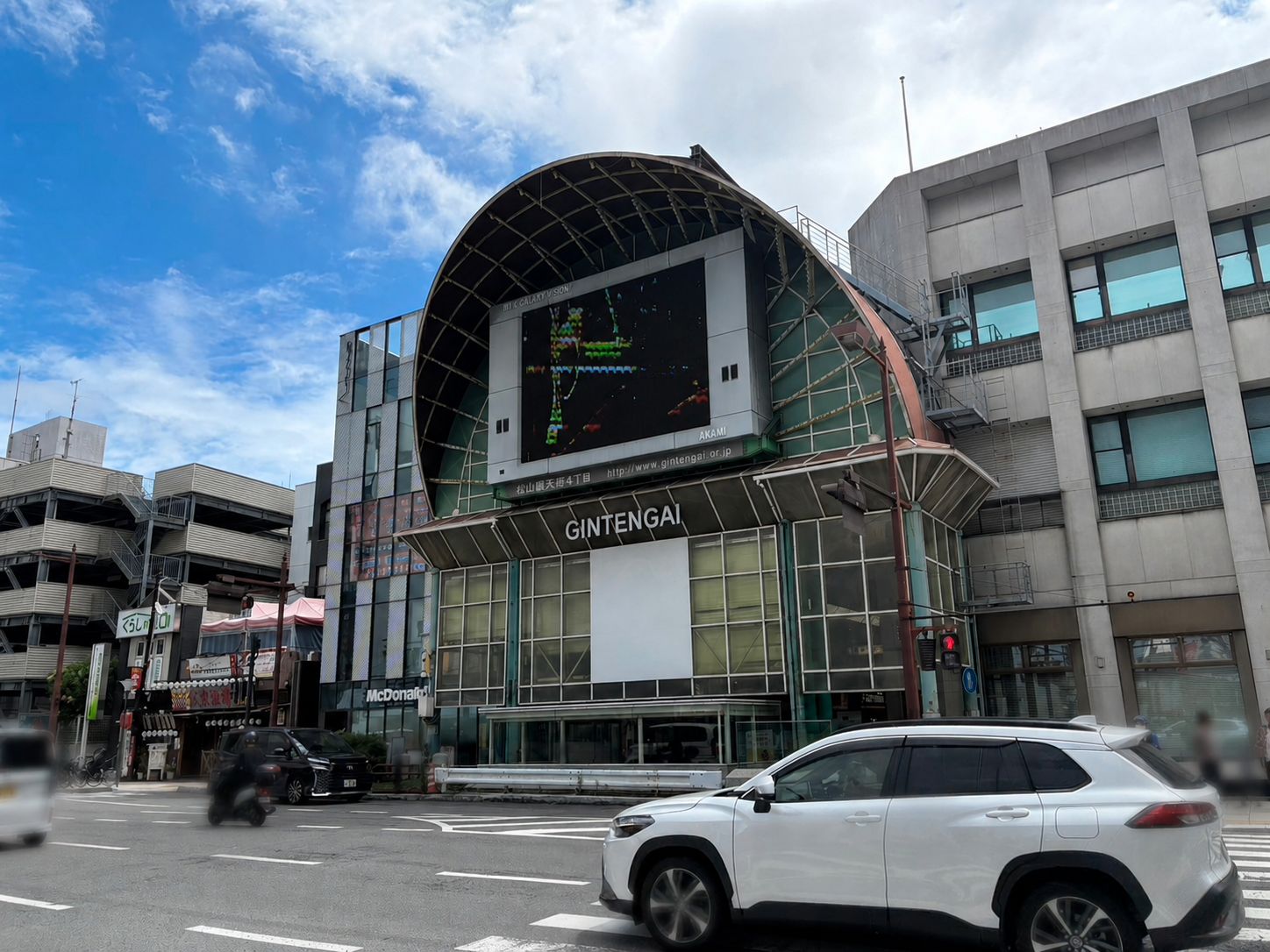 松山・銀天街アーケードの入口