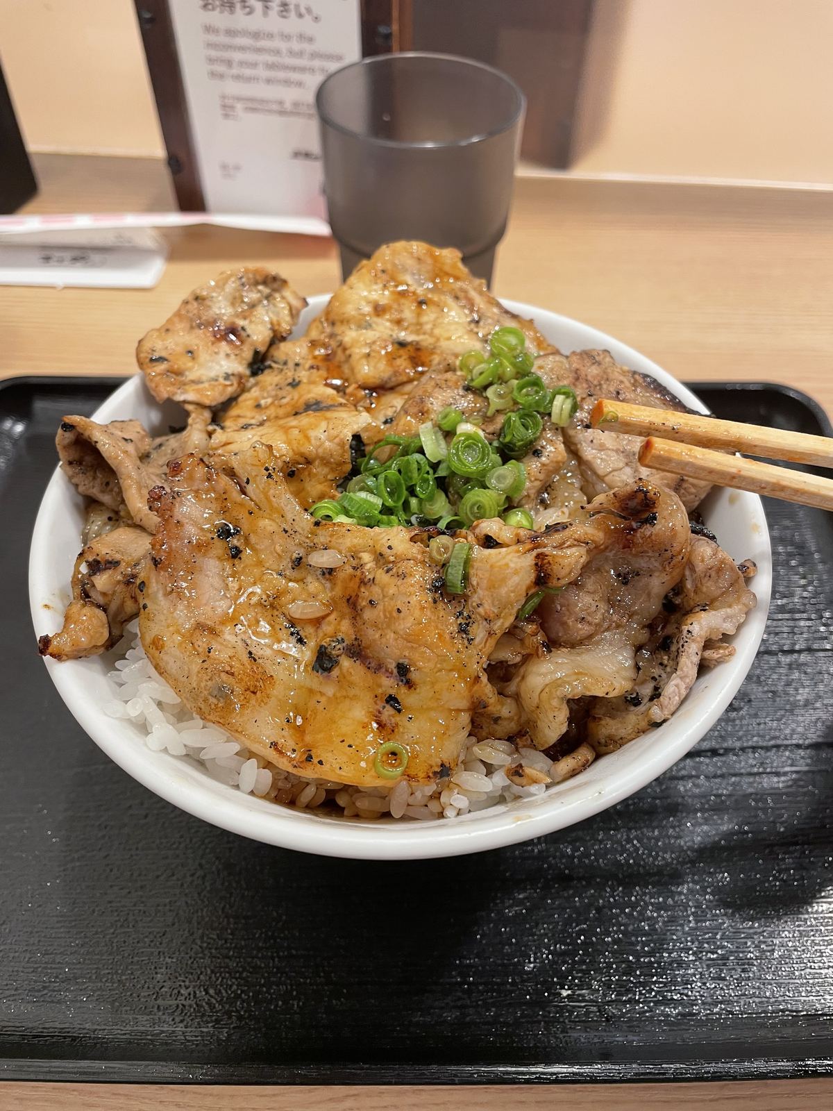 炭火焼き豚丼専門店 豚小家天神橋店のバラ豚丼