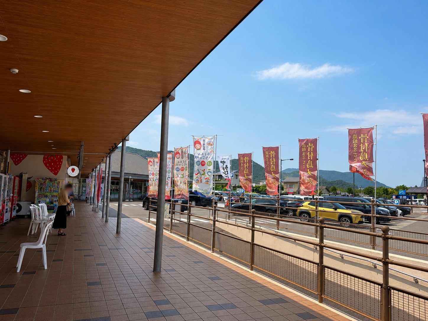 道の駅滝宮の建物と駐車場