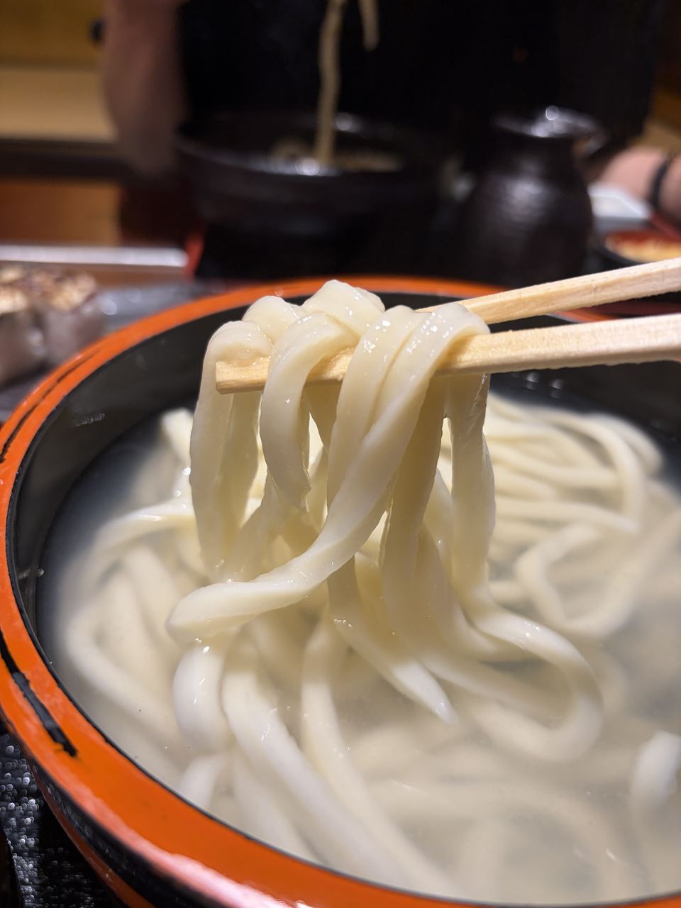 釜揚げうどんのアップ（麺のコシ）