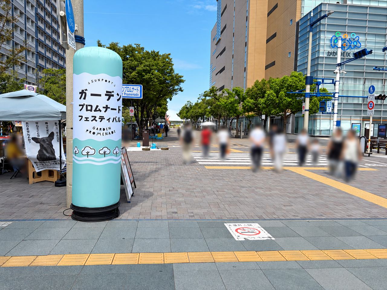 高松駅からサンポートへ続くガーデンプロムナードの案内看板