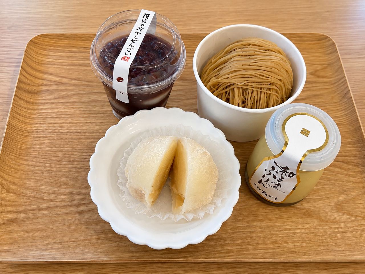 夢菓房たから本店で購入したモンブランやぜんざいなどのスイーツ