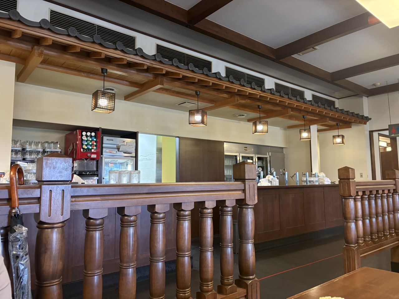 一鶴 土器川店の広い店内の様子