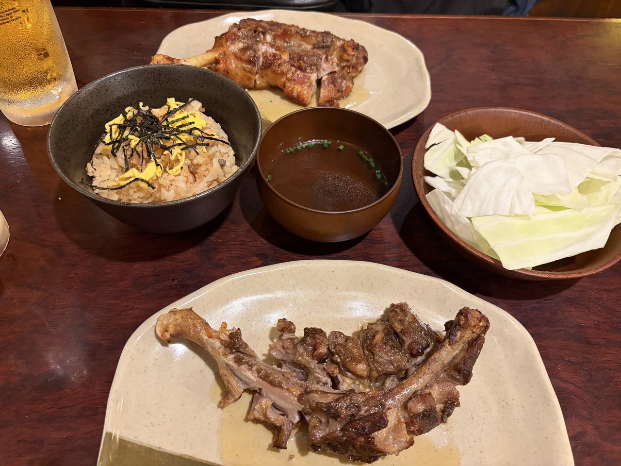寄鳥味鳥の骨付鳥・とりめし・キャベツの料理一式