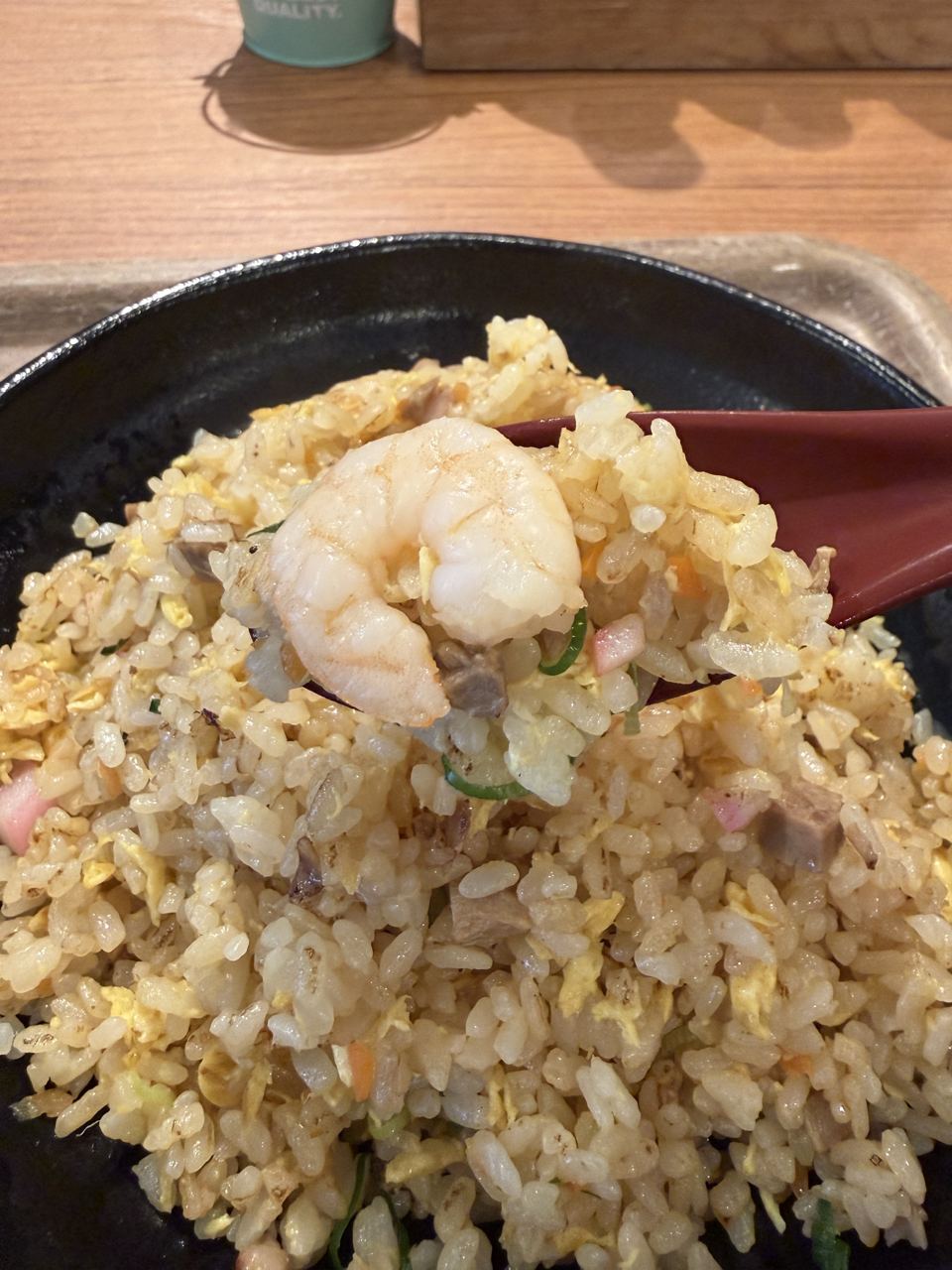 五目焼きめしに入ったぷりぷりのえび