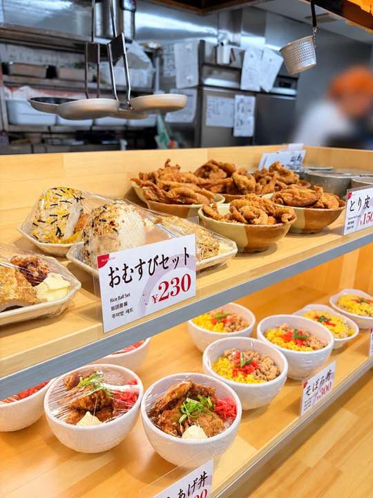 おむすびセットやから揚げ丼のケース