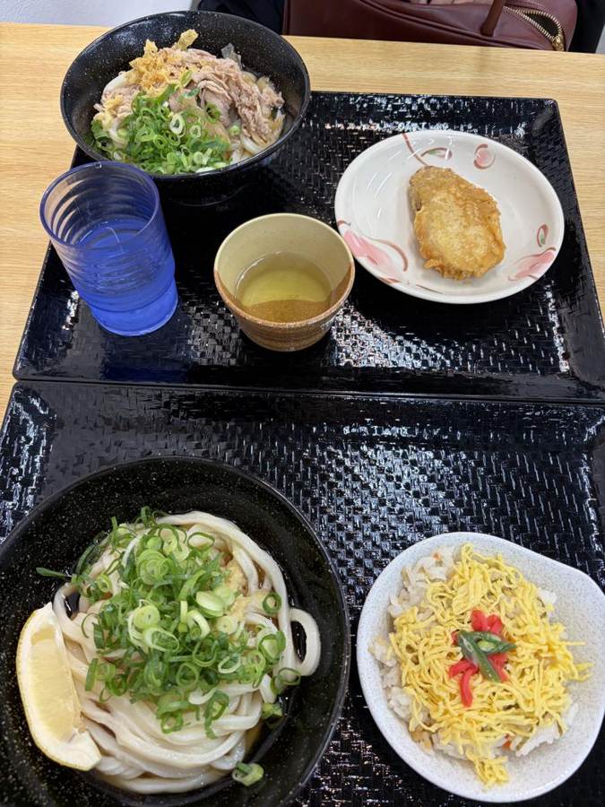 ぶっかけうどんとちらし寿司・天ぷら