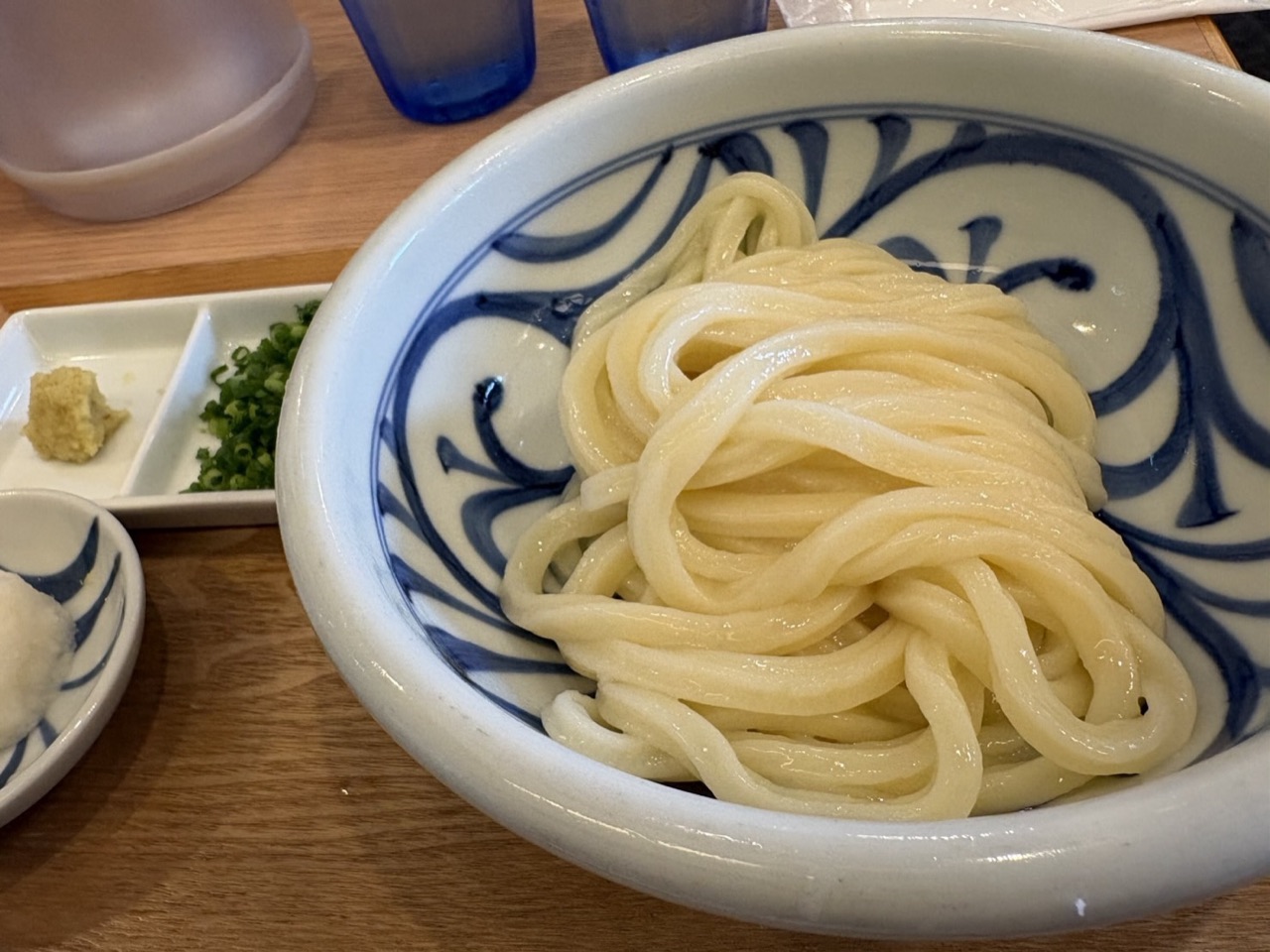 ぶっかけうどんのつやのある麺