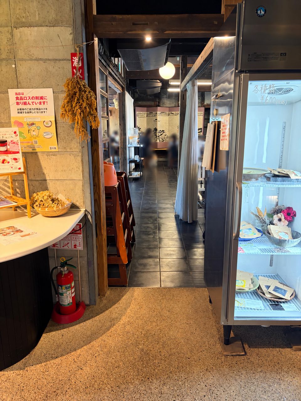 おかしの時間の入口から見た店内