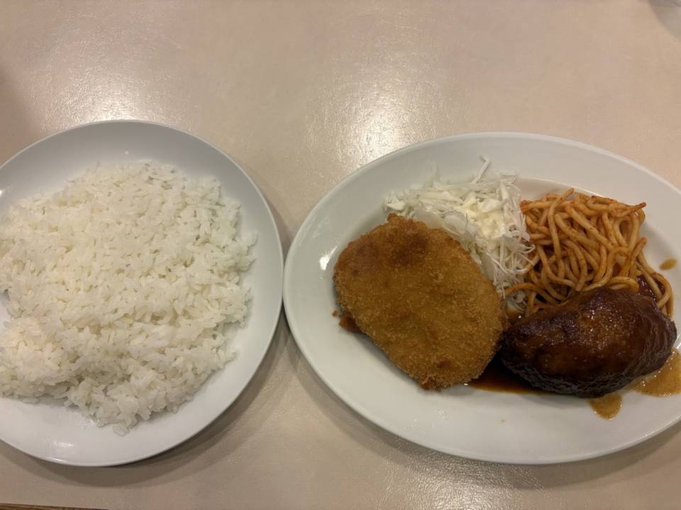 タイムランチのコロッケとハンバーグ