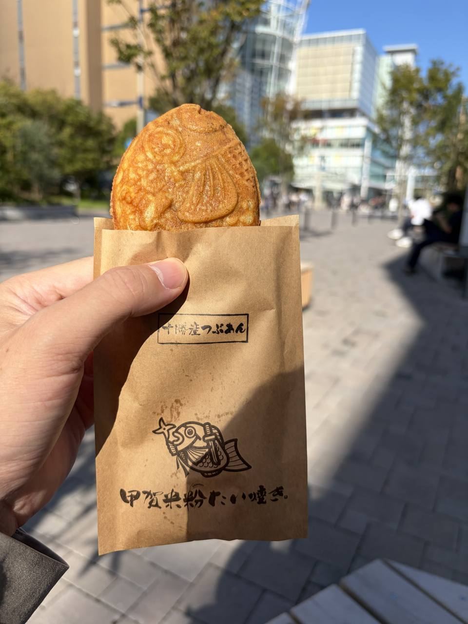 高松オルネ1階で買った甲賀米粉たい焼き（十勝産つぶあん）
